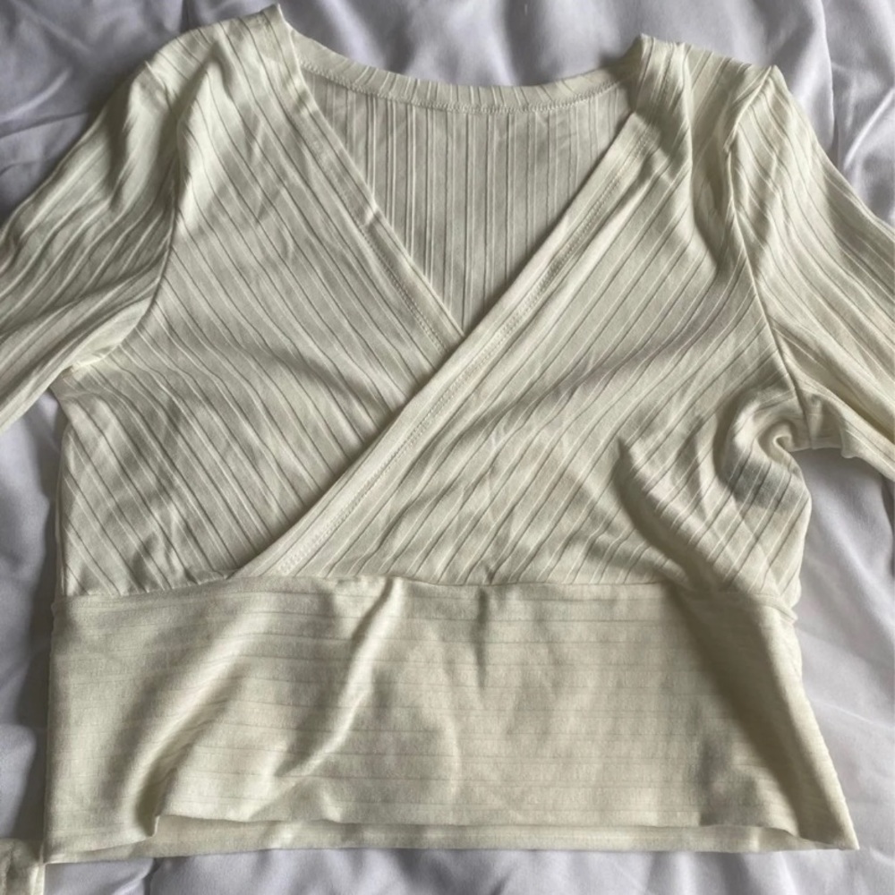 White full sleeve crop top